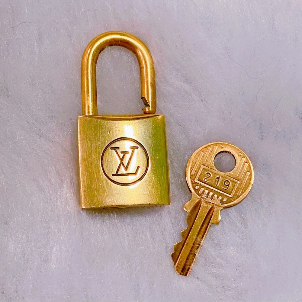 Vintage Authentic LOUIS VUITTON Lock/Key Set #219